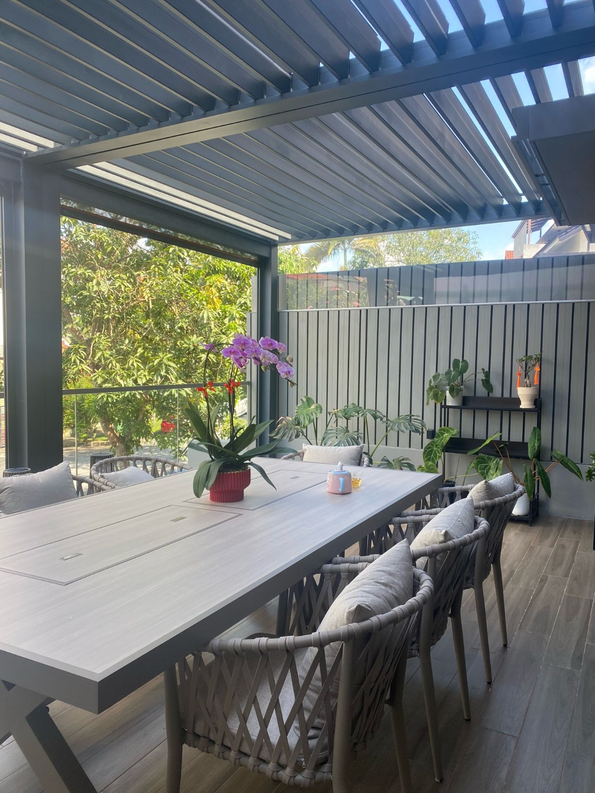 Louvred roofing above an outdoor table and seating