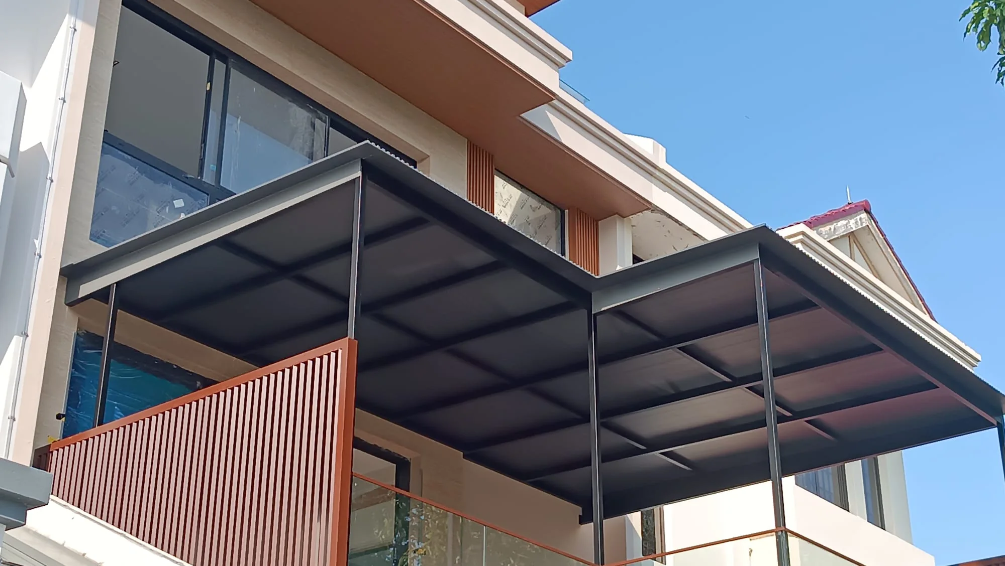 Roof frame and panels over a balcony during installation